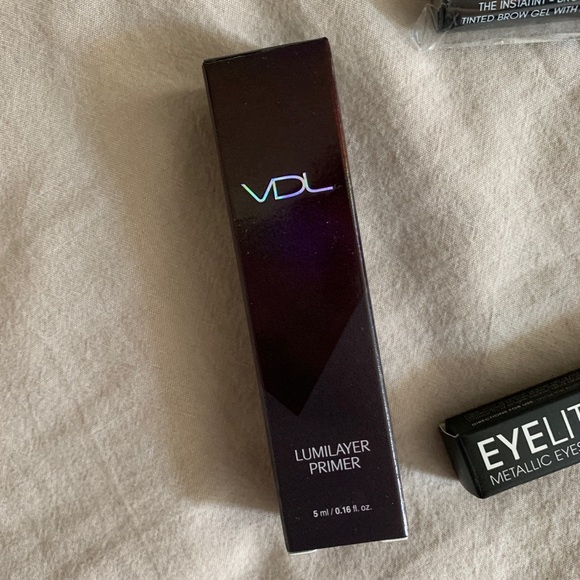 Beauty bundle with Urban Outfitters candle - Picture 2 of 7